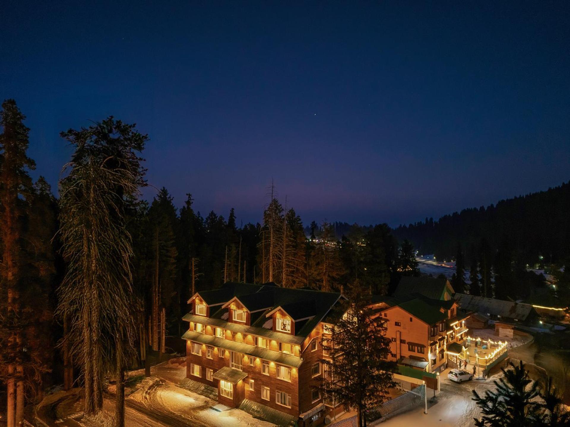 Hotel Pine Spring Gulmarg Exteriér fotografie
