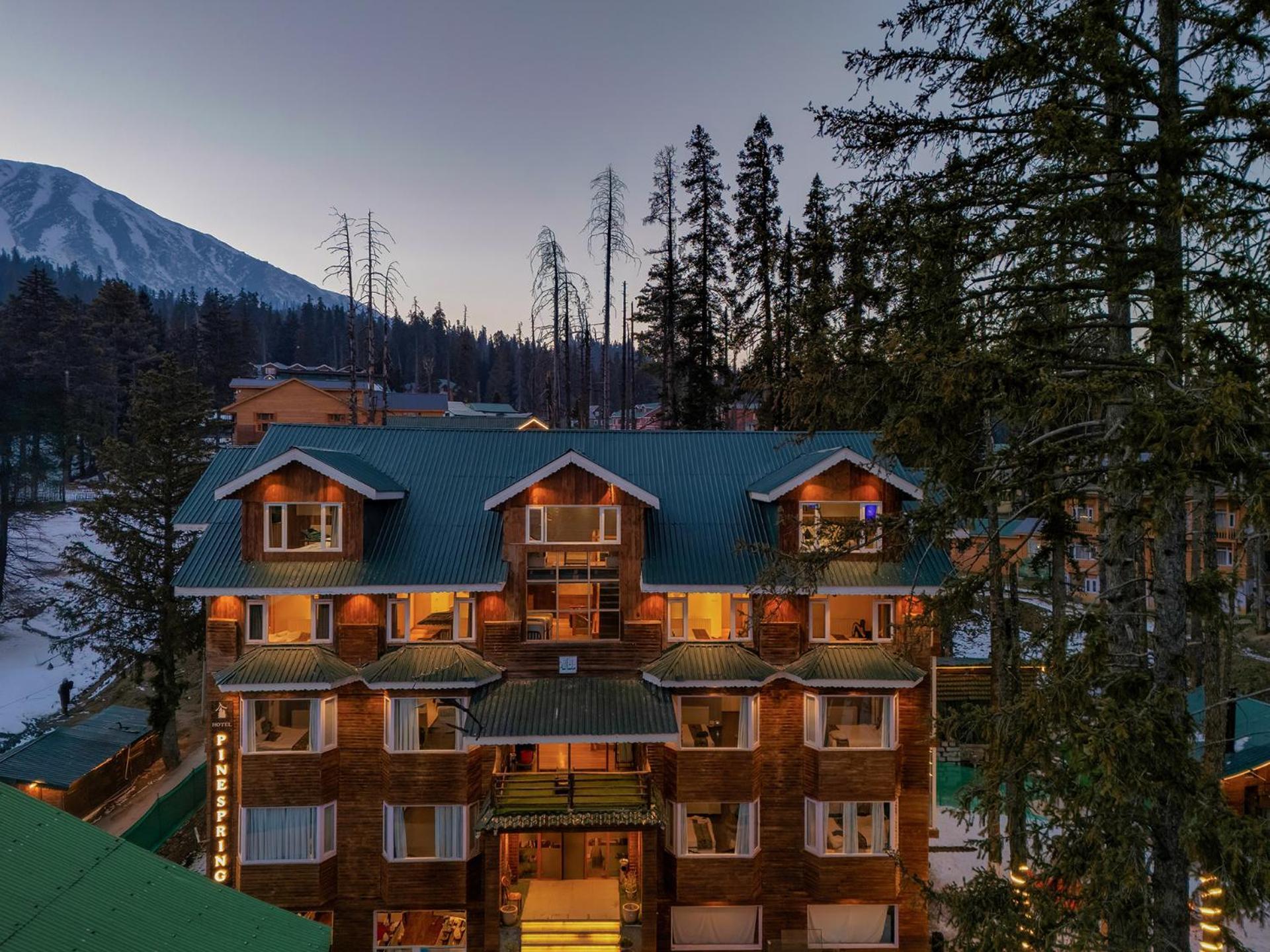 Hotel Pine Spring Gulmarg Exteriér fotografie
