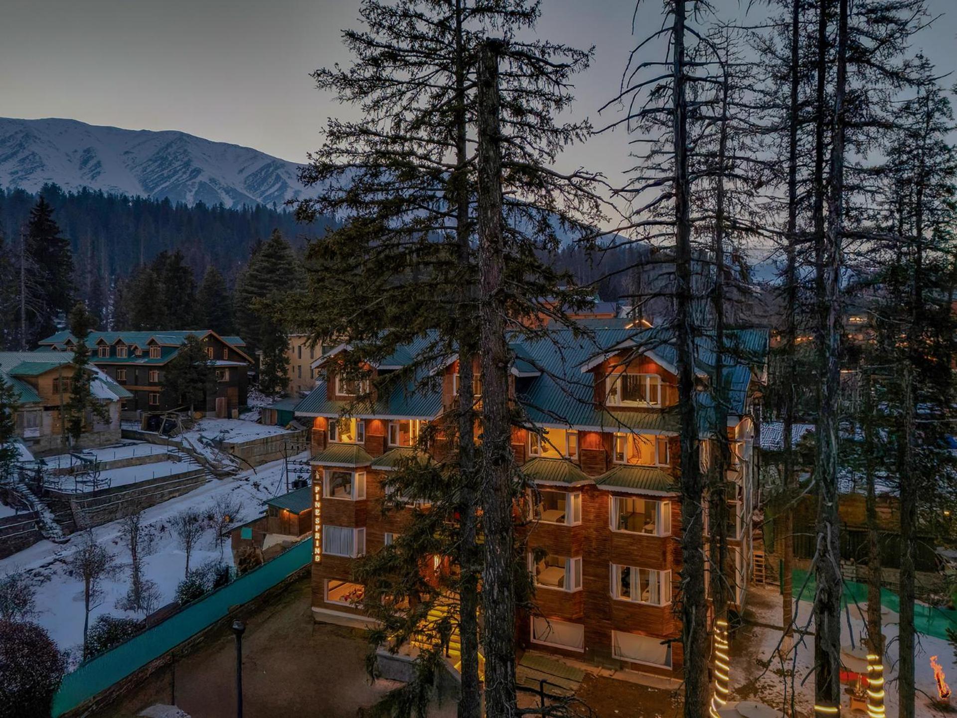 Hotel Pine Spring Gulmarg Exteriér fotografie
