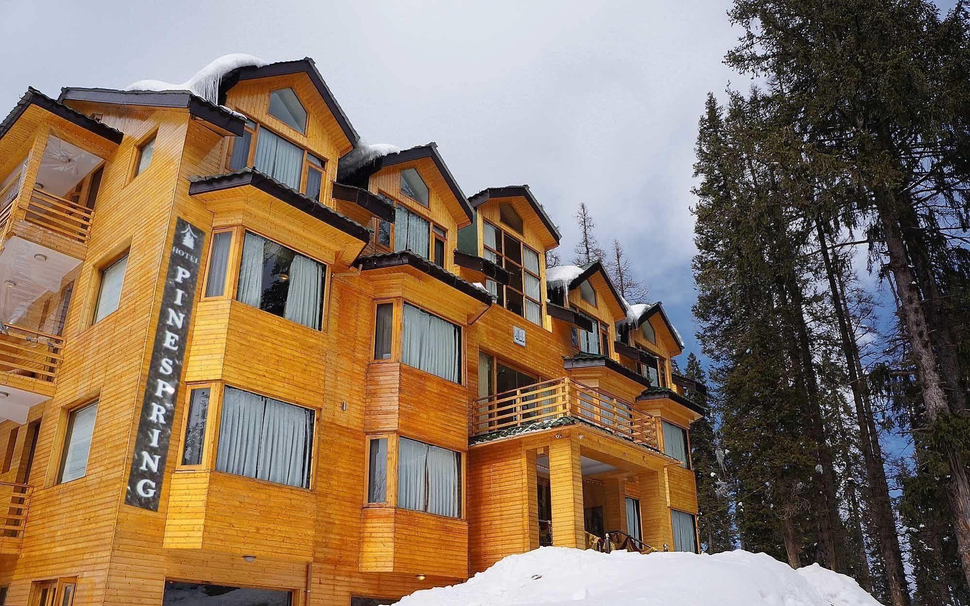 Hotel Pine Spring Gulmarg Exteriér fotografie