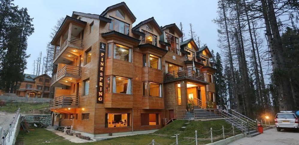Hotel Pine Spring Gulmarg Exteriér fotografie